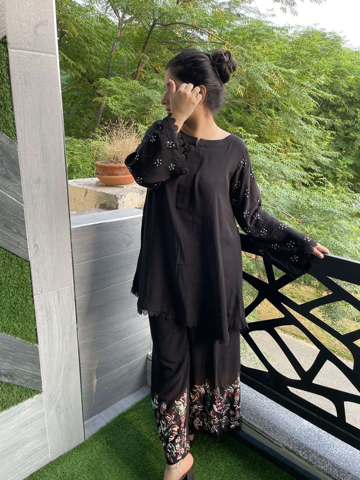 Luxury Hand Embroidery: Exploring Sitara Work for Any Occasion - Image 5